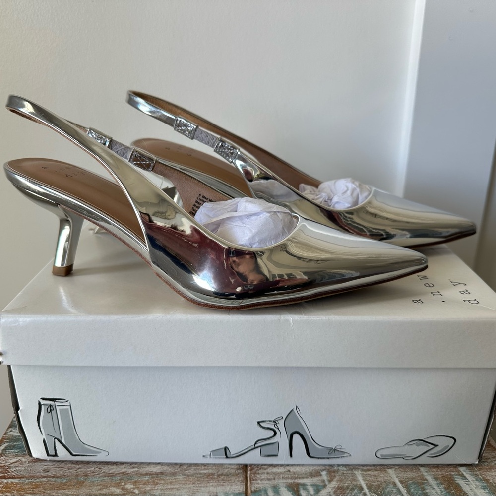 ✨ NEW Silver Mirror Slingback Heels – Elegant & Chic -Size 6